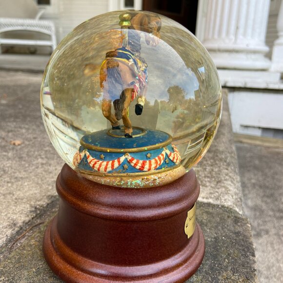 Carousel Snow Globe, Kentucky Horse Snowglobe, Musical  Snowglobe - Picture 3 of 8